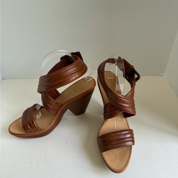 Max Studio Umeko Heel. Size 8.5 - Picture 5 of 10